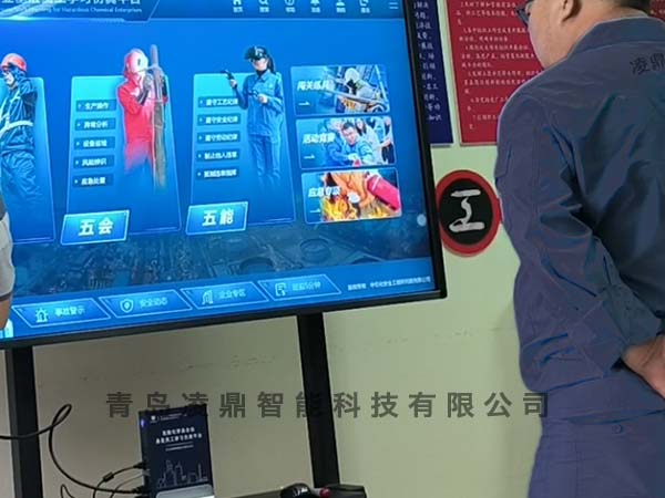 ?；菲髽I(yè)學(xué)習(xí)仿真平臺